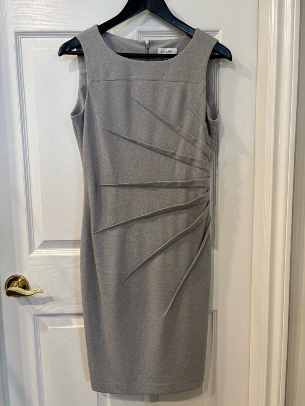Calvin Klein Sleeveless Sheath Dress in Gray sz 6